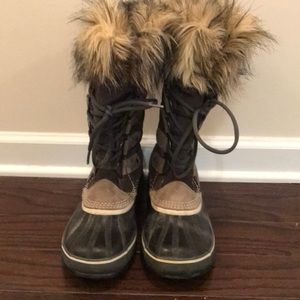 Sorel Joan or arctic size 9